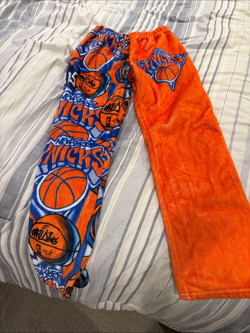 Boys New SZ 14/16 PENELOPE WILDBERRY York Knicks Fuzzy Lounge Pants